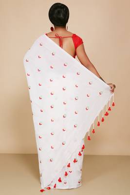 Women's Cotton lamp Embroidery saree  (White) 3