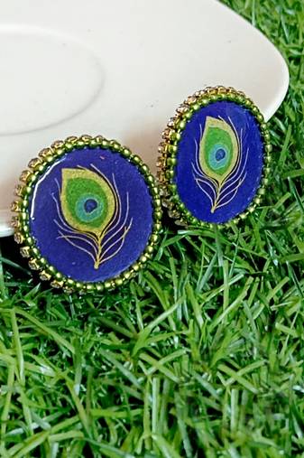 Handcrafted resin stud 