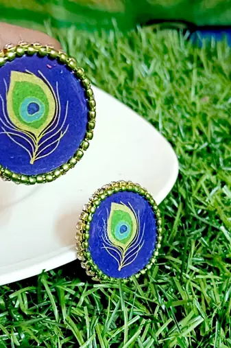 Handcrafted resin stud 