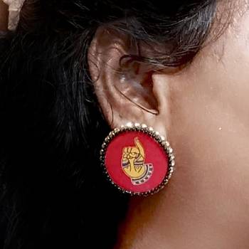 Handcrafted resin stud 3