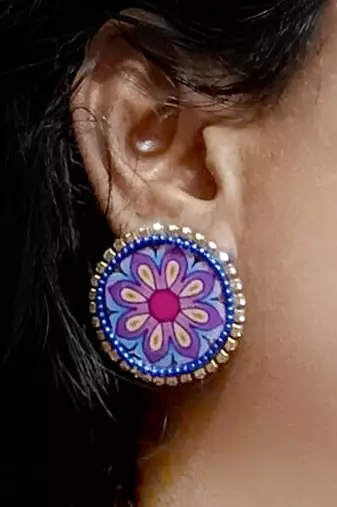 Handcrafted resin stud rs-7