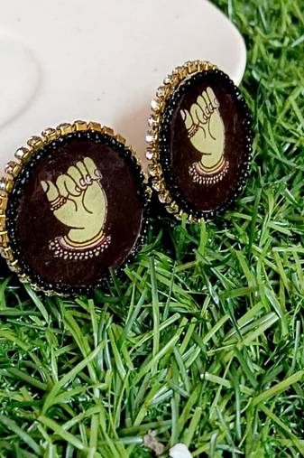 Handcrafted resin stud rs-8