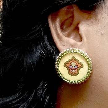 Handcrafted resin stud rs-9 3