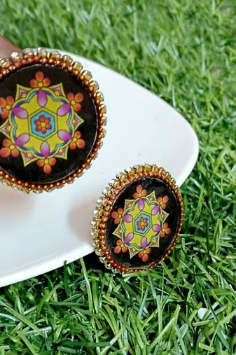 Handcrafted resin stud rs-10