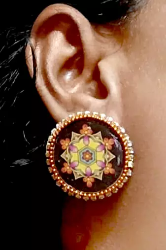 Handcrafted resin stud rs-10