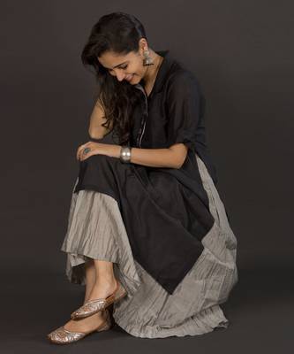 Black silk chanderi kurta with crushed grey silk chanderi kalidaar 3
