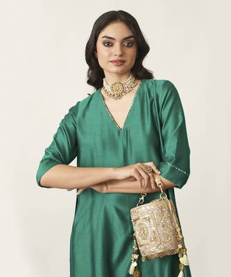 The maharani bucket bag - gold 4