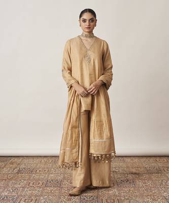 The gold silk tissue chanderi gharara set with pittha handwork 1