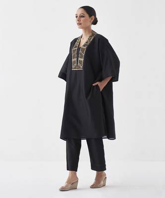 The surmayee silk chanderi ensemble with woven banarasi & handwork 4
