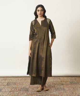 The black & gold silk tissue ensemble with sequin detailing 5