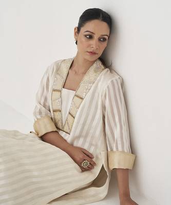 The chandani silk chanderi ensemble with woven banarasi & handwork 2