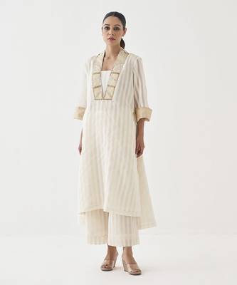 The chandani silk chanderi ensemble with woven banarasi & handwork 5