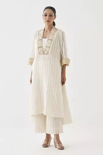 The chandani silk chanderi ensemble with woven banarasi & handwork