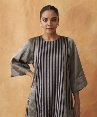 The raatrani silver & black striped silk tissue chanderi set 1