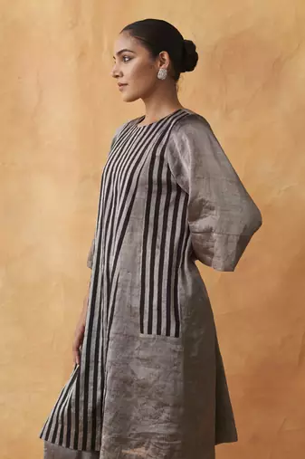 The raatrani silver & black striped silk tissue chanderi set