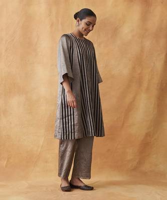 The raatrani silver & black striped silk tissue chanderi set 4