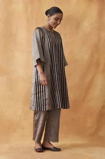 The raatrani silver & black striped silk tissue chanderi set
