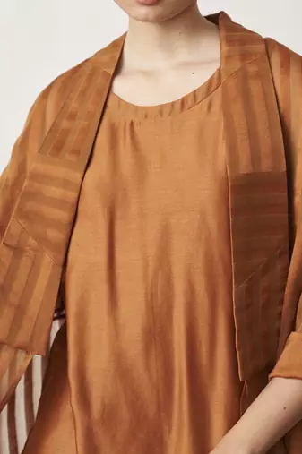 The bronze silk chanderi ensemble