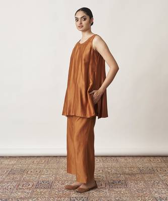 The bronze silk chanderi ensemble 4