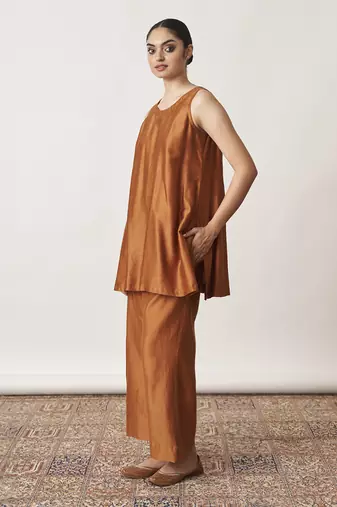 The bronze silk chanderi ensemble