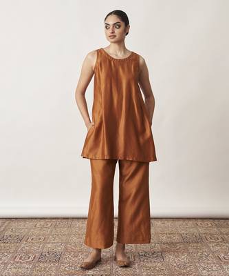 The bronze silk chanderi ensemble 5