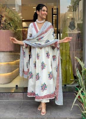 White Cotton Printed Kurta Pant Dupatta Set 1