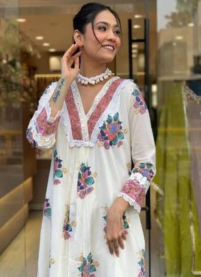 White Cotton Printed Kurta Pant Dupatta Set 3