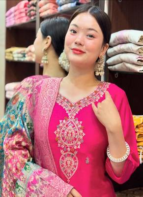 Pink silk embroidered kurta wih pant & duppata 2
