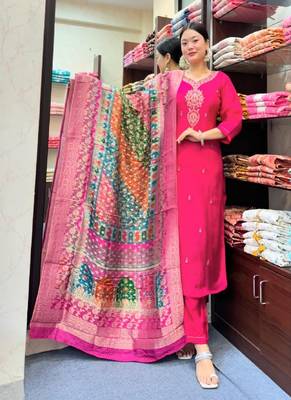 Pink silk embroidered kurta wih pant & duppata 3