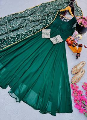 Green faux georgette embroidered kurta with & dupatta 3