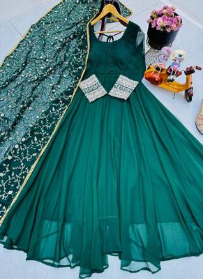 Green faux georgette embroidered kurta with & dupatta 4