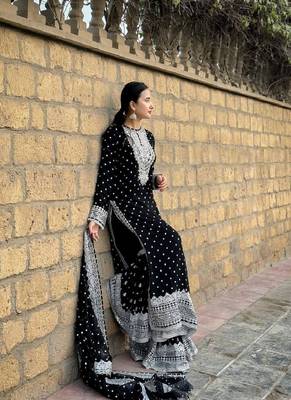 Black faux georgette embroidered kurta with pant & dupatta 2