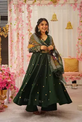 Green art silk embroidered kurta wih pant & duppata 4