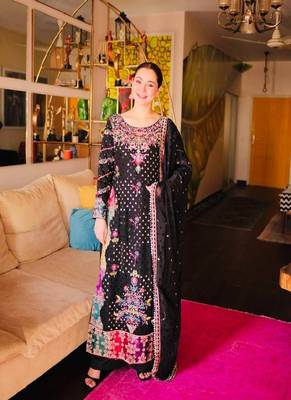 Black faux georgette embroidered kurta with pant & dupatta 2