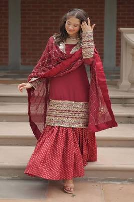 Maroon viscose embroidered kurta with pant & dupatta 4