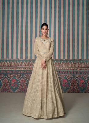 Cream art silk embroidered kurta with pant & dupatta 4