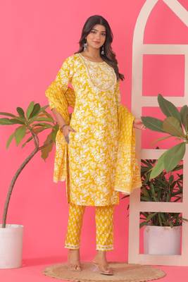 Mustard women floral printed embroidered aline kurta pant with dupatta set 3
