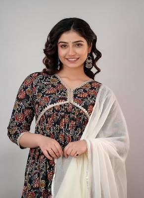 Black cotton printed kurta with pant & dupatta 4
