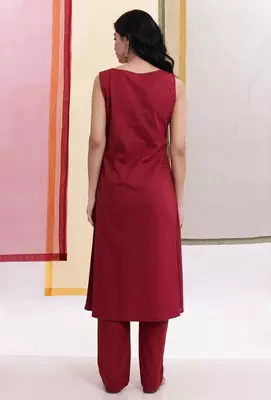 Carmine red sleeveless flared slip kurta 2