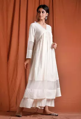 Off white gathered organza kurta 4