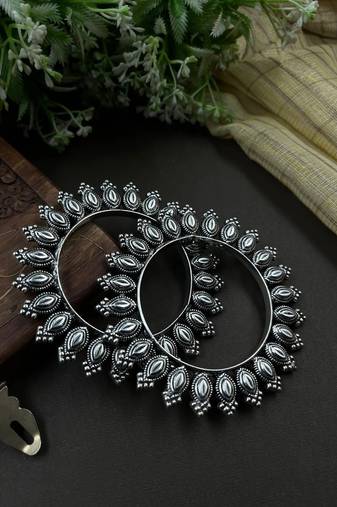 Oxidised silver kolhapuri bangles