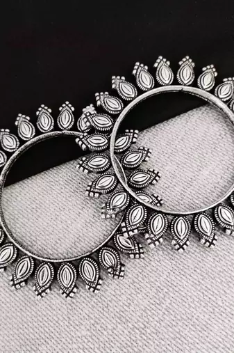 Oxidised silver kolhapuri bangles