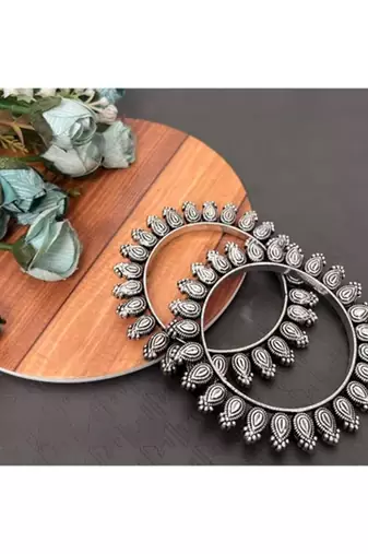 Oxidised silver kolhapuri bangles
