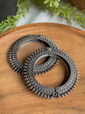 Silver lookalike openable designer oxidised bangle 1