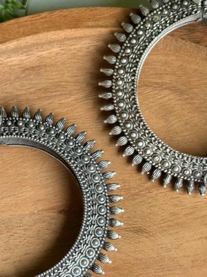 Silver lookalike openable designer oxidised bangle 2