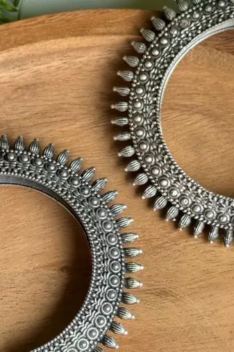 Silver lookalike openable designer oxidised bangle