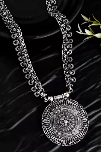 Oxidised silver spring chain pendant necklace