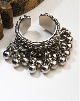 Handcrafted oxidised ring with ghungroo details 4