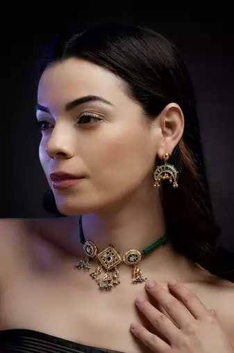 Zamurd noor drop earring