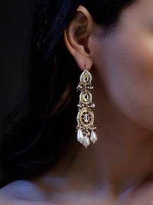 Husn-e-laal drop earring 1
